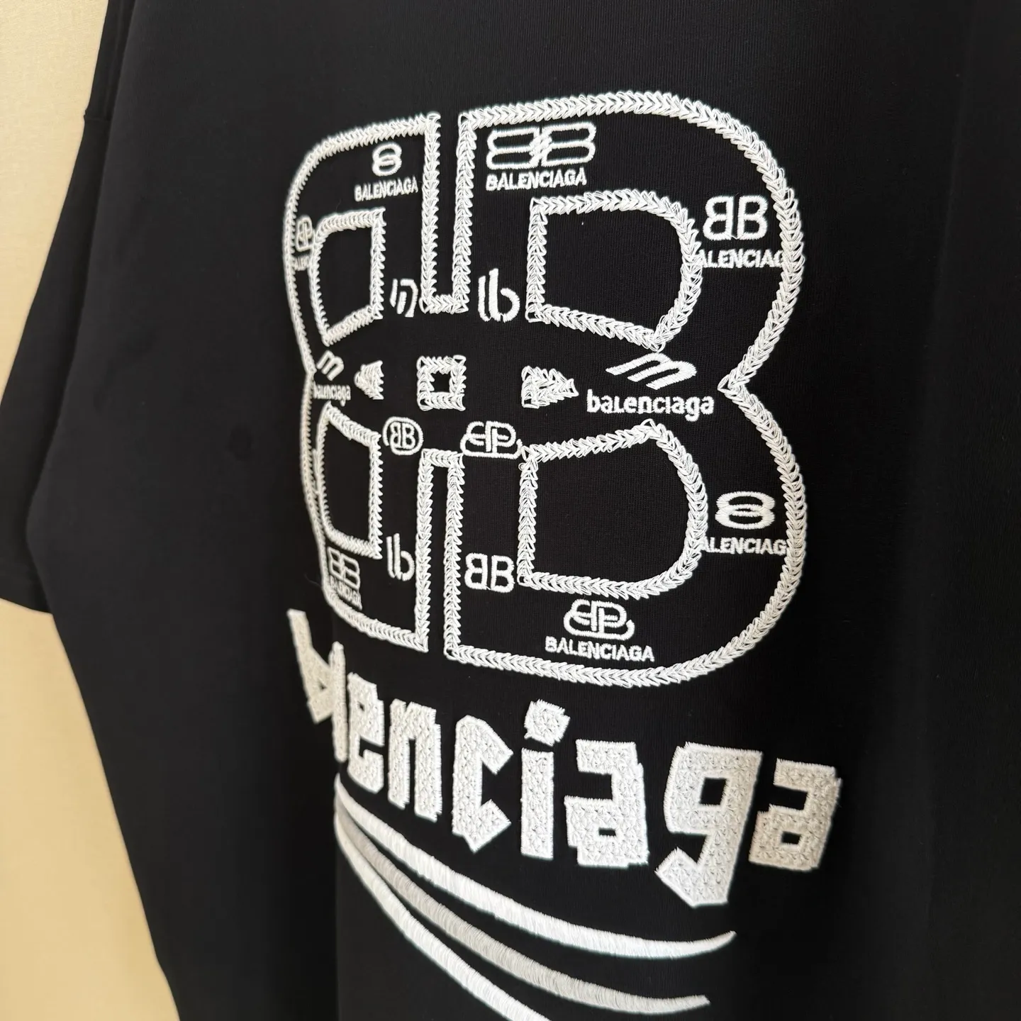 TM 1046 BALENCIAGA ：295 32 ： Hot Sale os 200 ：White Black Size：S M L XL